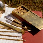 Detailansicht römischer Messer und anderer Werkzeuge