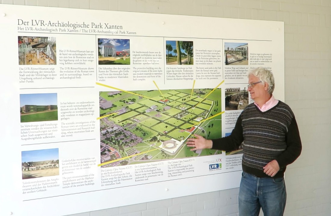 Reiner Miebach erläutert Führungen in Deutscher Gebärdensprache (DGS) im LVR-Archäologischen Park.