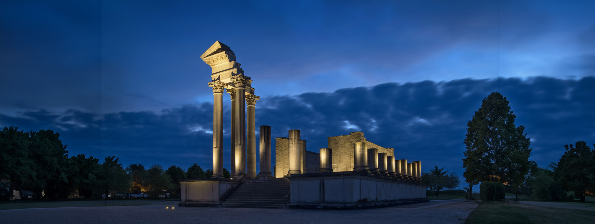 Hafentempel bei Nacht