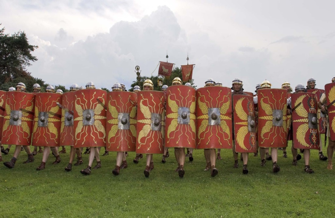 Lange Schlachtreihe römischer Legionäre