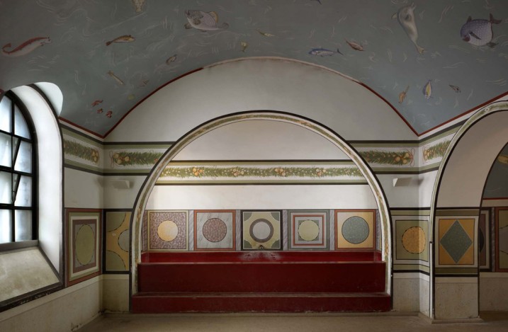 Pool of the warm bath with rich fresco painting 