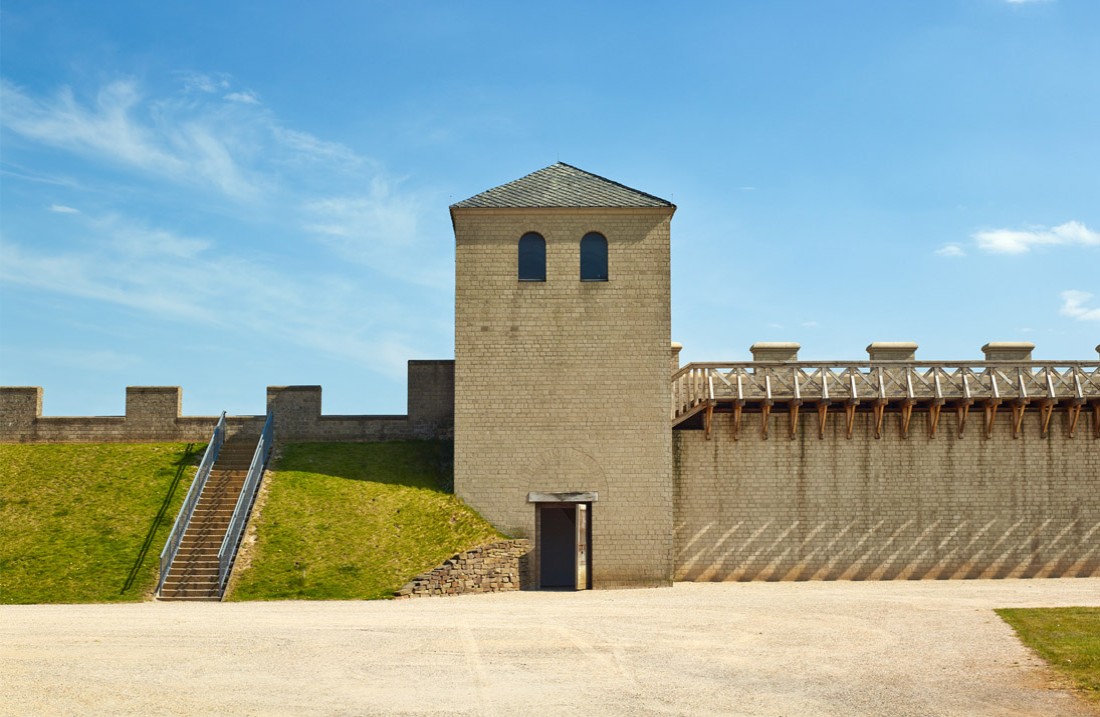 Tower of the city wall, which is low to the left and higher to the right