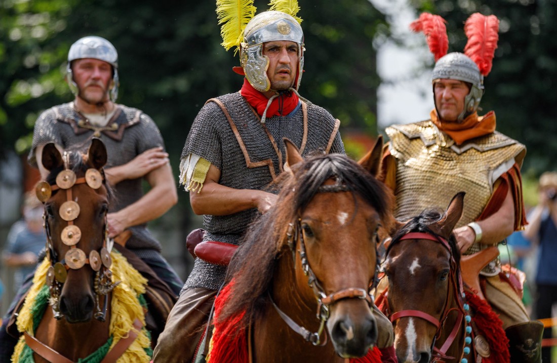 3 Romeinse ruiters tijdens het Romeinse feest