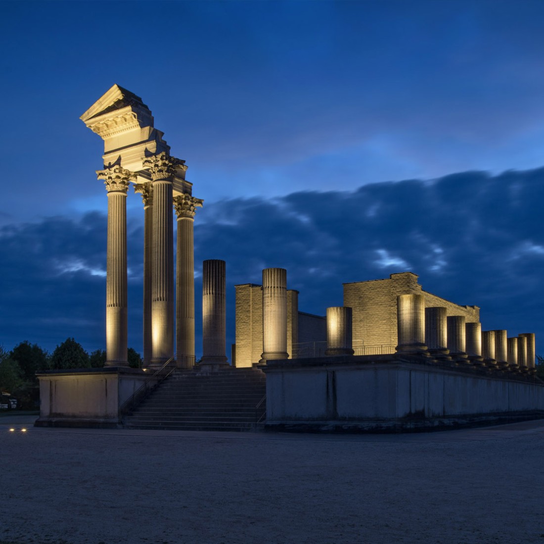 Der Hafentempel bei Nacht