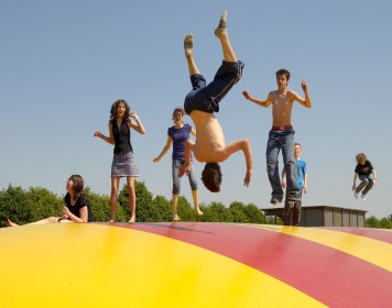 Pressefoto 16 Spielplatz Hüpfkissen