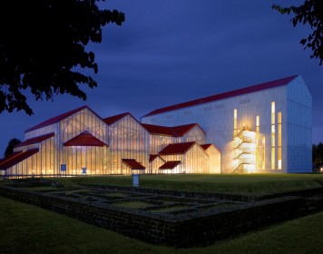 M05 Pressefoto Thermenschutzbau bei Nacht